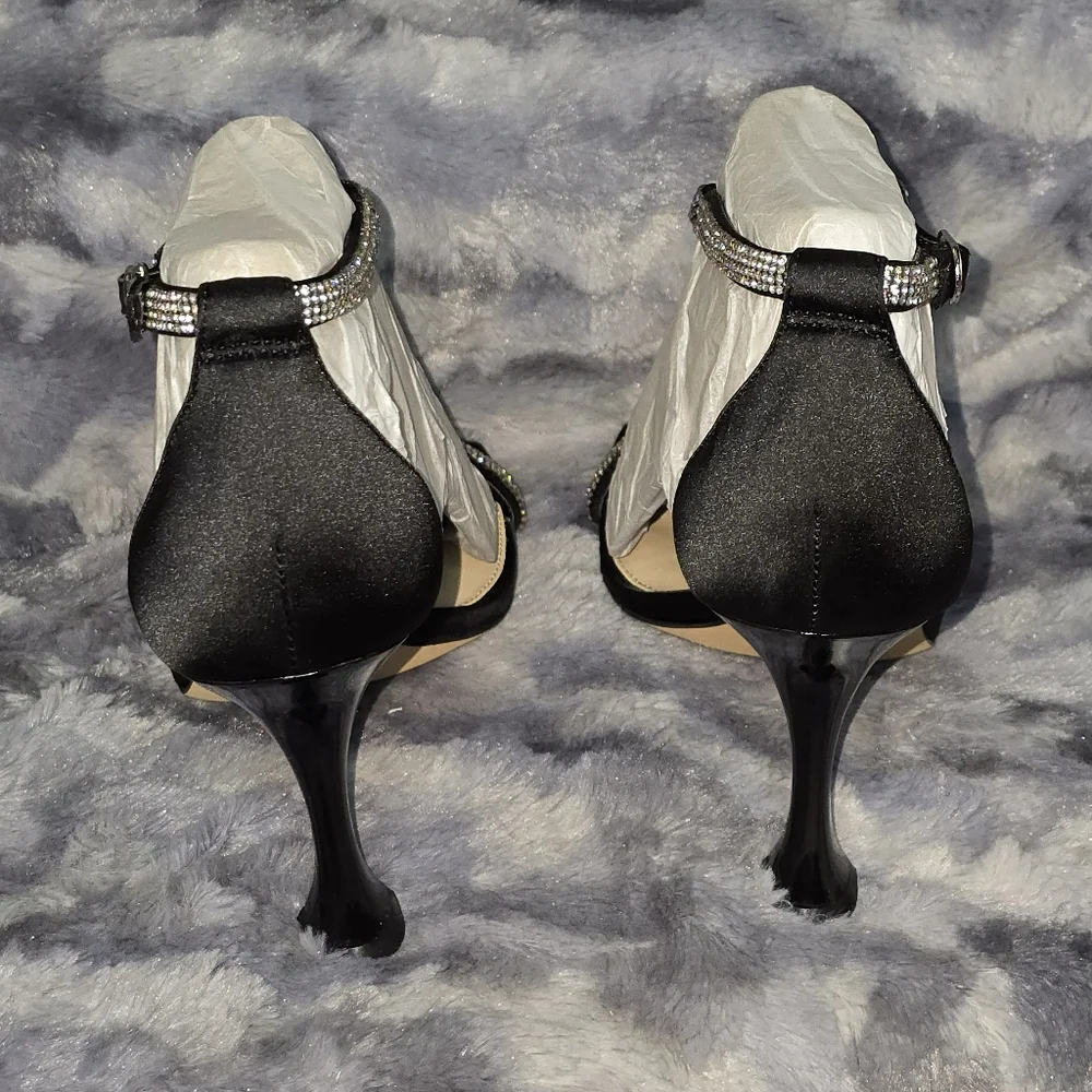 NWB Vince Camuto Women's Sorthand Heeled‎ Sandal Black Satin Size 11